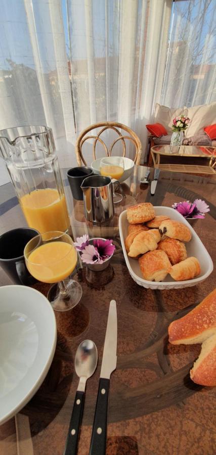 Appartement Entier Au Dessus De Villa, Climatisation Reversible Poele A Bois Tres Chaleureux , Wi Fi Parking Privee Gratuit Situation 500 M, Plage Et Centre Ville 滨海萨纳里 外观 照片
