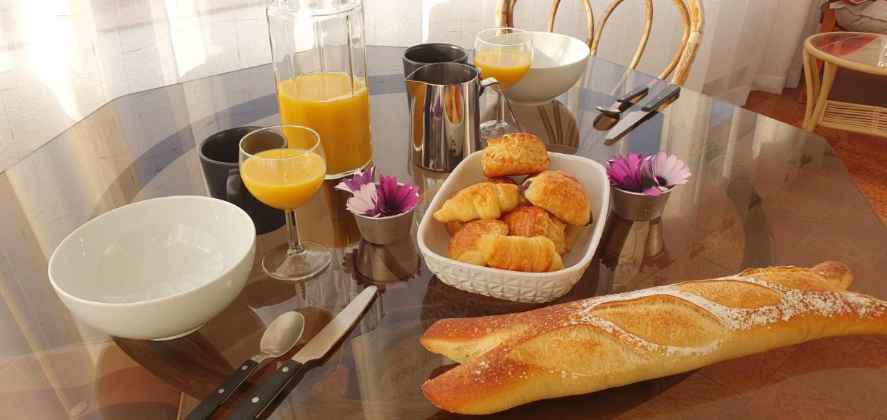 Appartement Entier Au Dessus De Villa, Climatisation Reversible Poele A Bois Tres Chaleureux , Wi Fi Parking Privee Gratuit Situation 500 M, Plage Et Centre Ville 滨海萨纳里 外观 照片