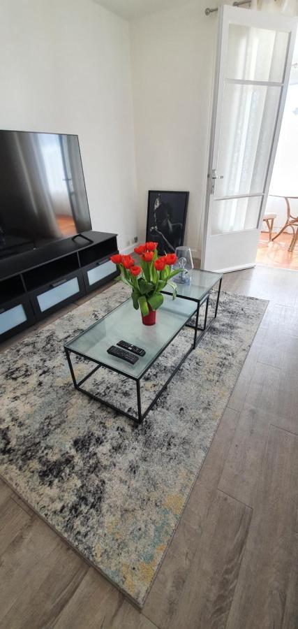 Appartement Entier Au Dessus De Villa, Climatisation Reversible Poele A Bois Tres Chaleureux , Wi Fi Parking Privee Gratuit Situation 500 M, Plage Et Centre Ville 滨海萨纳里 外观 照片