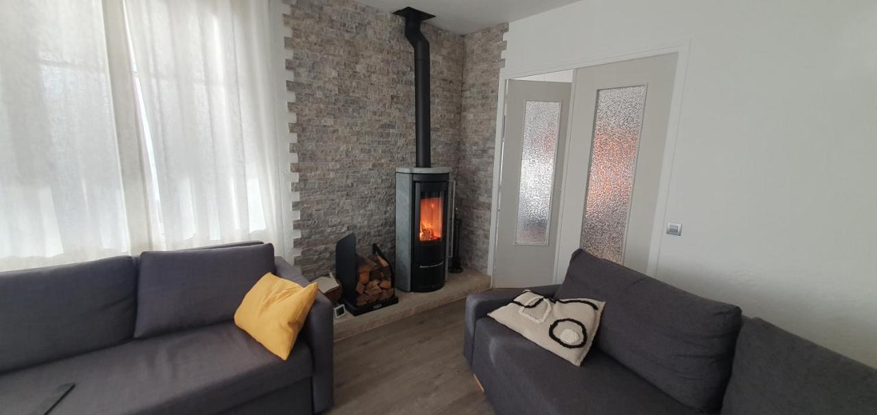Appartement Entier Au Dessus De Villa, Climatisation Reversible Poele A Bois Tres Chaleureux , Wi Fi Parking Privee Gratuit Situation 500 M, Plage Et Centre Ville 滨海萨纳里 外观 照片